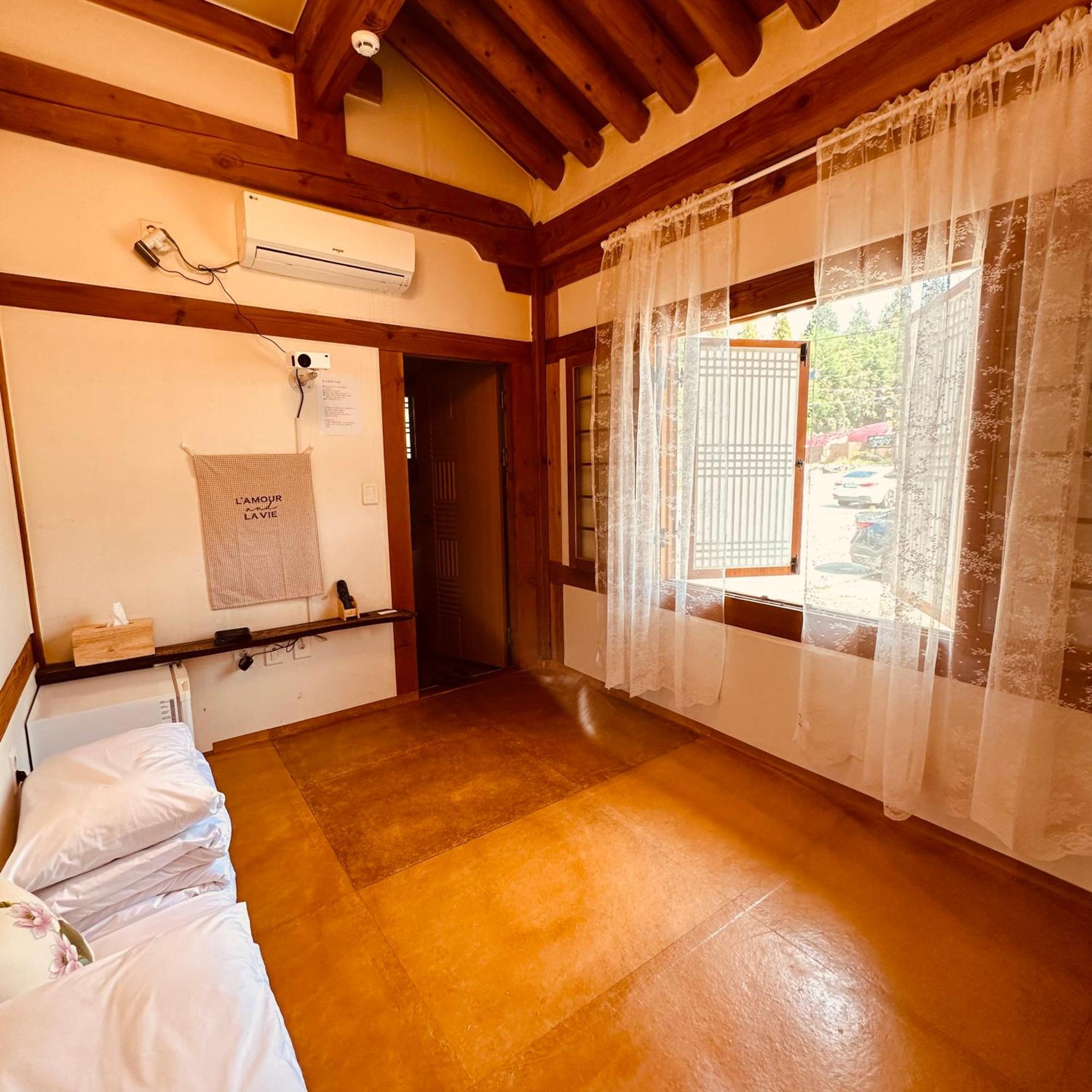 Jeonju Hanok Village Deoksugung Exterior photo