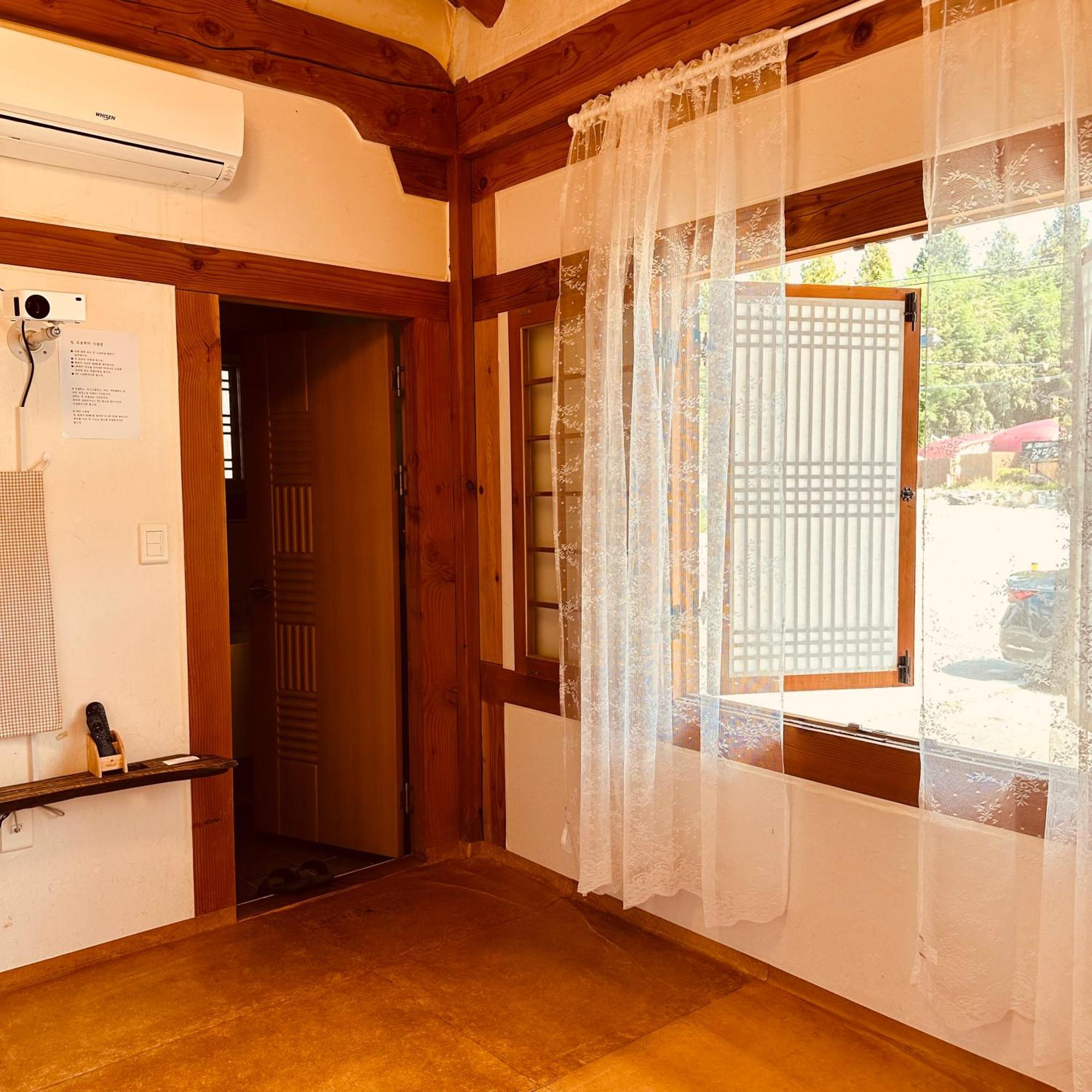 Jeonju Hanok Village Deoksugung Exterior photo