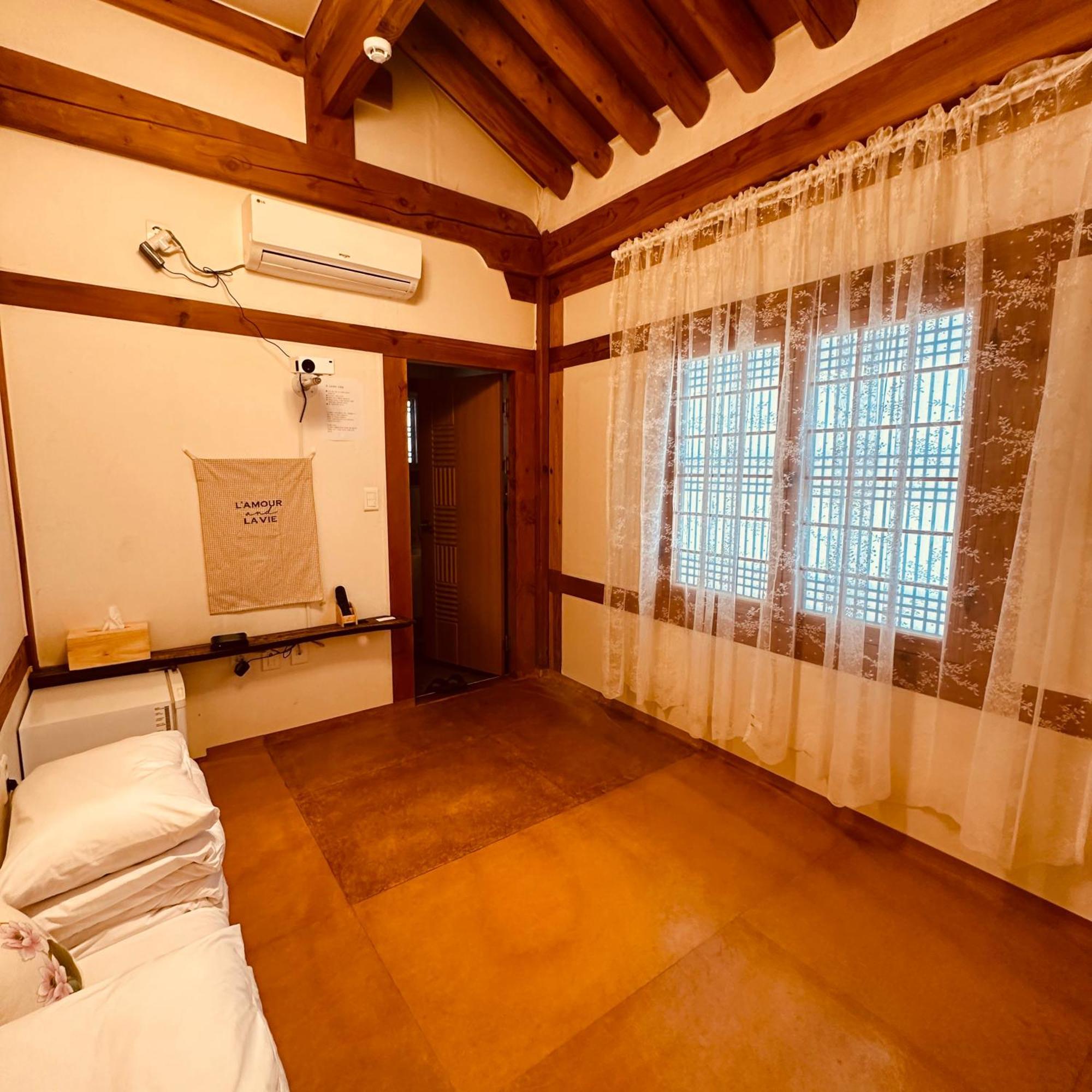 Jeonju Hanok Village Deoksugung Exterior photo