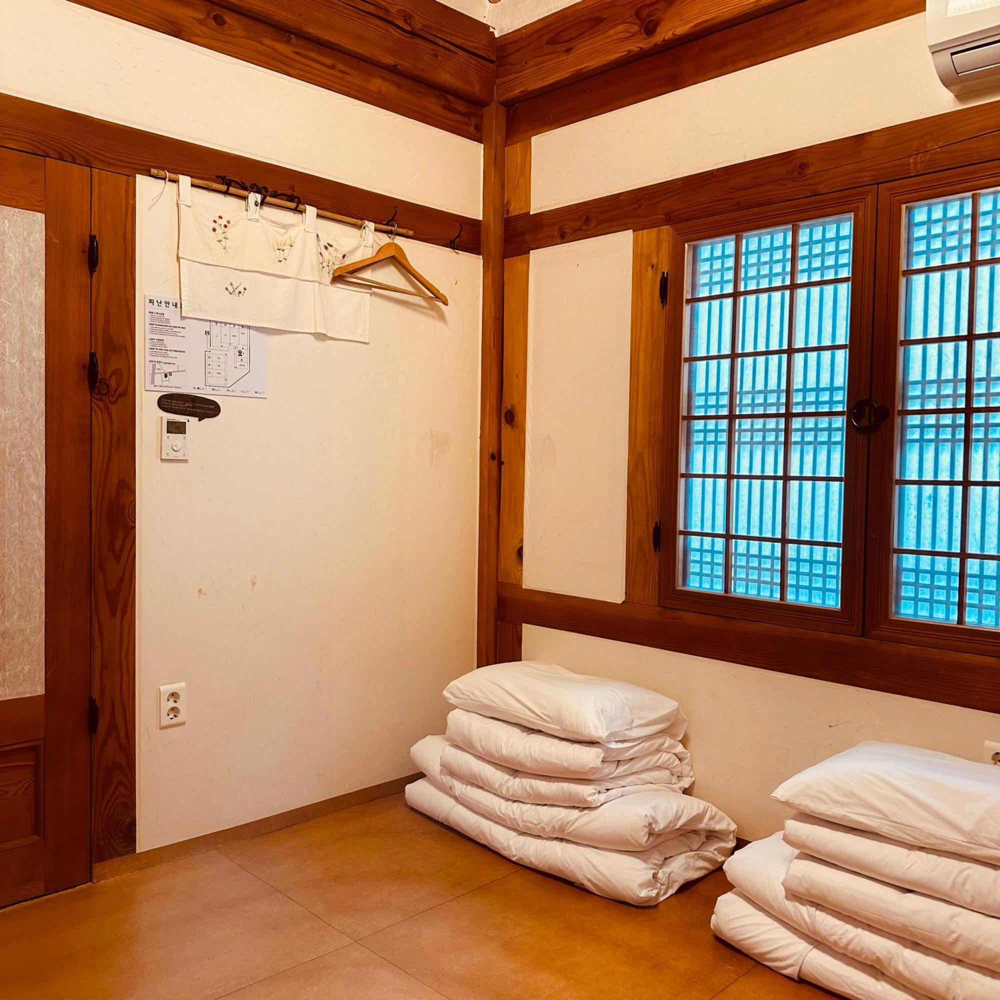 Jeonju Hanok Village Deoksugung Exterior photo