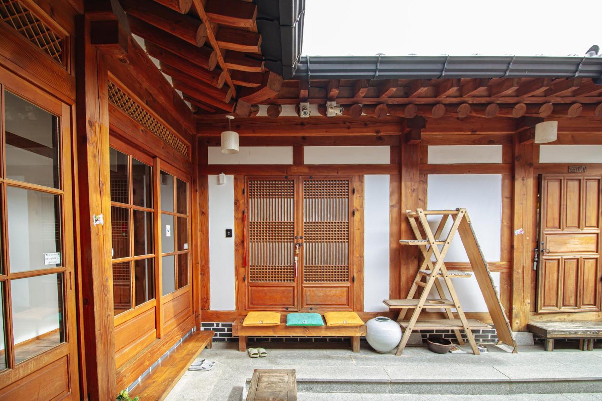 Jeonju Hanok Village Deoksugung Exterior photo