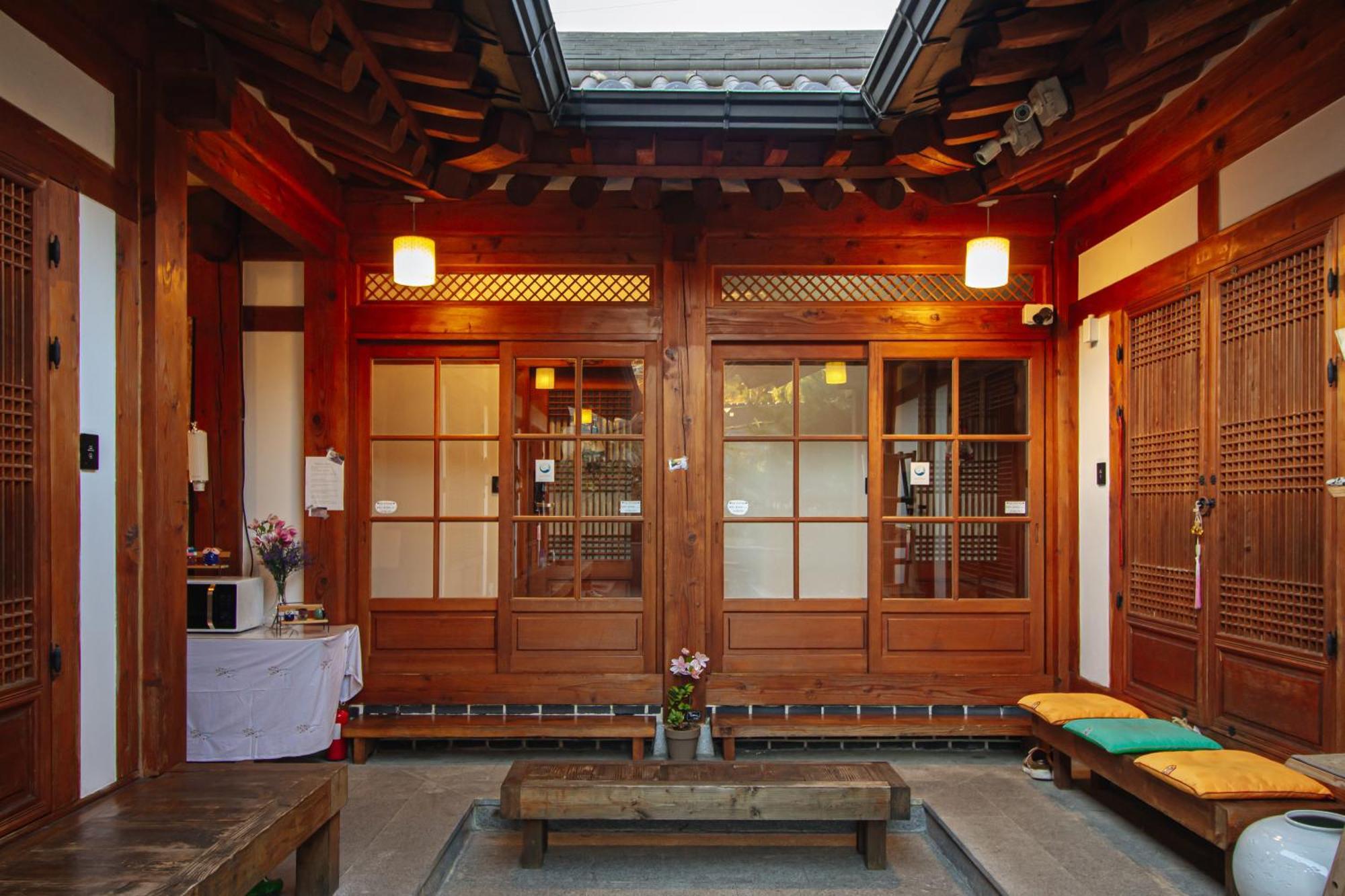 Jeonju Hanok Village Deoksugung Exterior photo